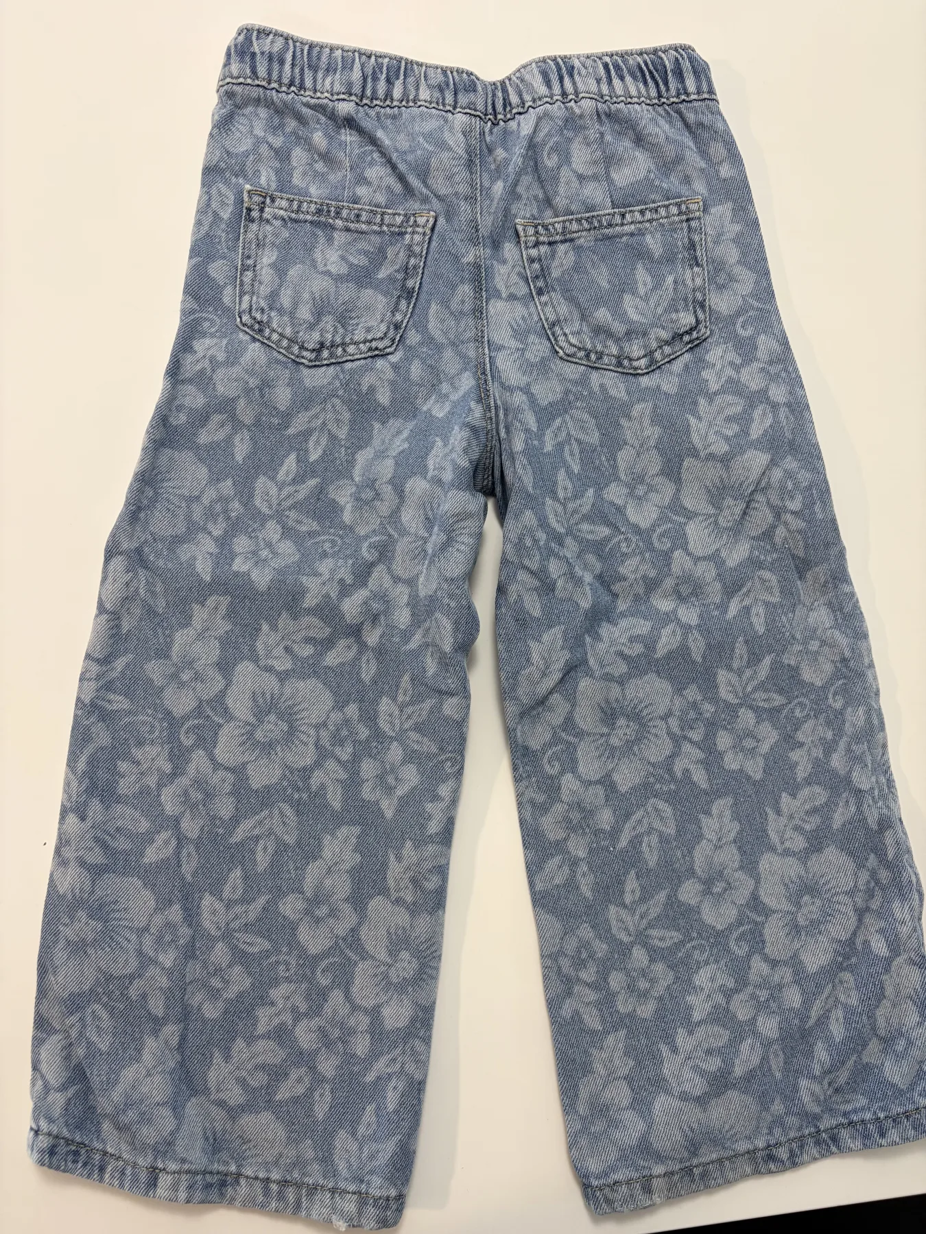 Wideleg denim co · Útvíðar gallabuxur · stærð 110 · Eins og nýtt · mynd 2